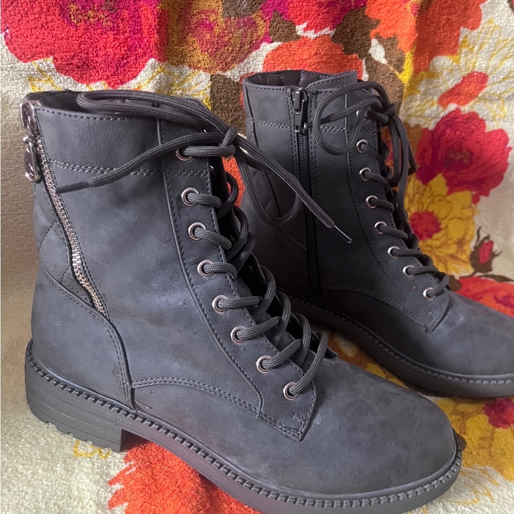 Brand New, Guess Boots